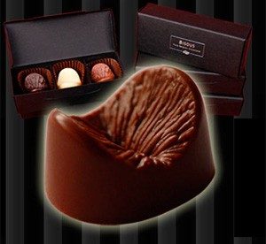 Chocolate em forma de ânus