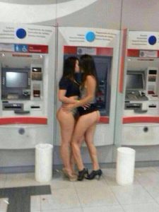 golpe nos caixas de banco